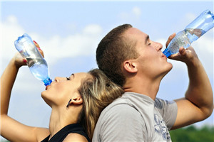 喝太多水對腎臟不好嗎 恐增加腎臟負擔 喝太多水對腎臟不好嗎 恐增加腎臟負擔