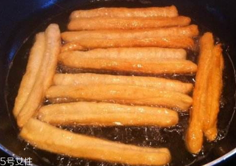 空氣炸鍋能炸油條嗎 空氣炸鍋版油條做法 空氣炸鍋能炸油條嗎 空氣炸鍋版油條做法