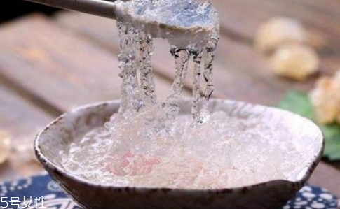 雪燕可以生吃嗎？雪燕沒(méi)煮熟可以吃嗎？