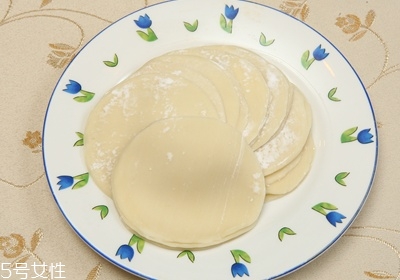 鍋貼怎么做才香脆好吃 外皮酥脆內(nèi)餡爆汁 鍋貼怎么做才香脆好吃 外皮酥脆內(nèi)餡爆汁