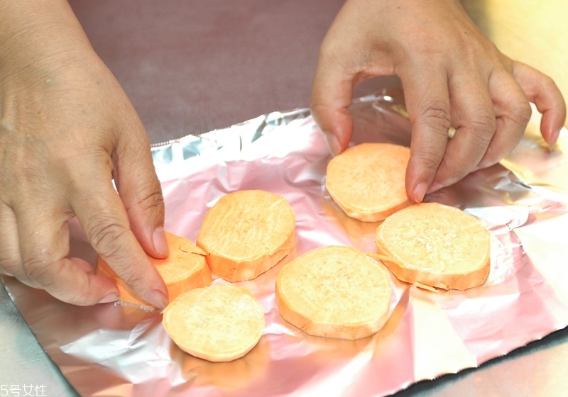 家用烤箱烤紅薯怎么烤 烤箱烤紅薯小技巧 家用烤箱烤紅薯怎么烤 烤箱烤紅薯小技巧