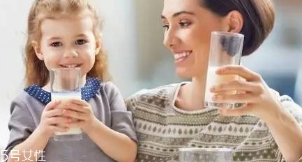 藍(lán)胖子奶粉適合什么人？成人可以喝嗎？