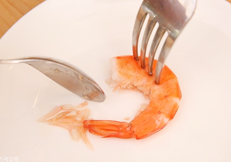 怎樣剝基圍蝦不沾手 怎樣剝基圍蝦不沾手