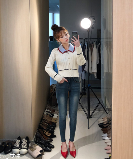 白色針織衫怎么搭配？今年開春這樣穿