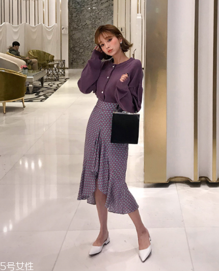 紫色針織衫怎么搭配？開春穿出浪漫甜美氣息