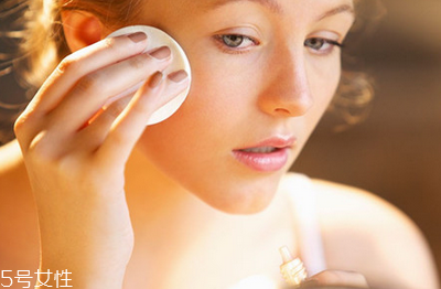 2022年最好用的洗面奶 徹底清除面部污垢 2022年最好用的洗面奶 徹底清除面部污垢