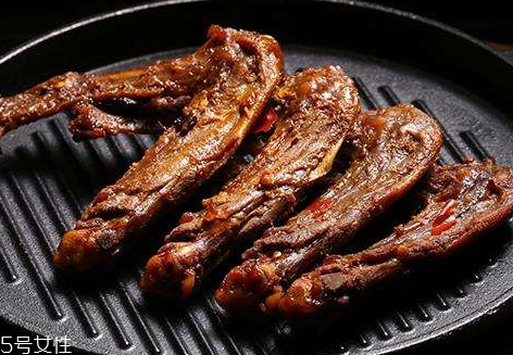 鴨翅不能和什么一起吃 宜忌人群 鴨翅不能和什么一起吃 宜忌人群