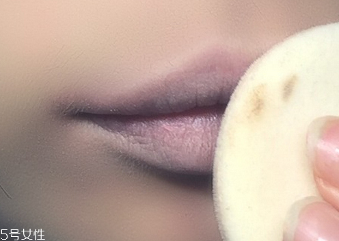 ck口紅專柜價(jià)格是多少 不沾杯的口紅涂法 ck口紅專柜價(jià)格是多少 不沾杯的口紅涂法