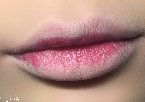 ck口紅專柜價(jià)格是多少 不沾杯的口紅涂法 ck口紅專柜價(jià)格是多少 不沾杯的口紅涂法