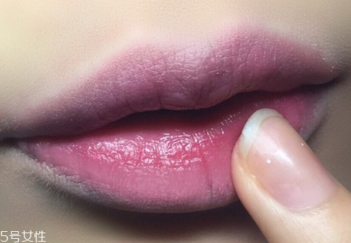 ck口紅專柜價(jià)格是多少 不沾杯的口紅涂法 ck口紅專柜價(jià)格是多少 不沾杯的口紅涂法