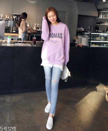 紫色衛(wèi)衣怎么搭配？流行色助你成為時(shí)尚女王