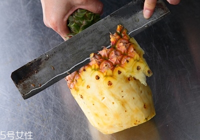 菠蘿怎么削皮切果肉 菠蘿怎么削皮切果肉