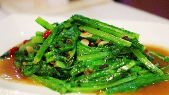 油麥菜怎么涼拌好吃？加點(diǎn)麻醬調(diào)味