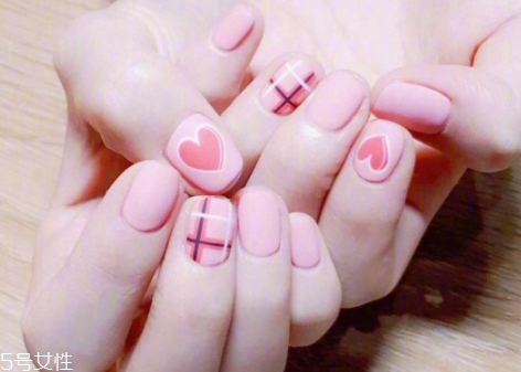 2018最新流行款純色美甲圖片 簡單耐看的美甲圖片漸變款式 2018最新流行款純色美甲圖片 簡單耐看的美甲圖片漸變款式