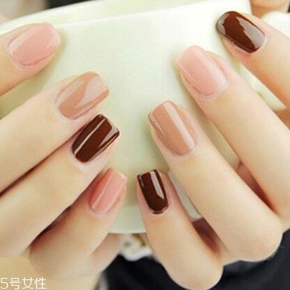 美甲裸粉色款式圖片2018 新款裸色美甲圖案大全 美甲裸粉色款式圖片2018 新款裸色美甲圖案大全