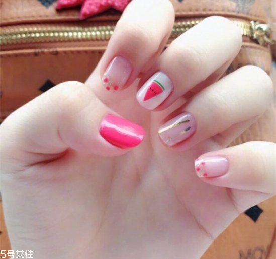 2022最流行的美甲什么顏色 2022簡約大氣的美甲圖片 2022最流行的美甲什么顏色 2022簡約大氣的美甲圖片