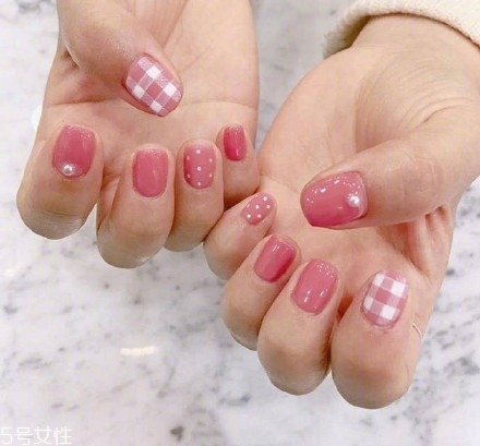 粉色美甲圖片2022款式 仙女軟妹必備 粉色美甲圖片2022款式 仙女軟妹必備