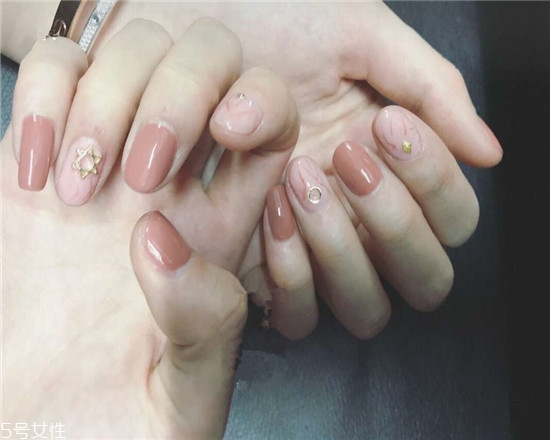 美甲裸粉色款式圖片2018 新款裸色美甲圖案大全 美甲裸粉色款式圖片2018 新款裸色美甲圖案大全