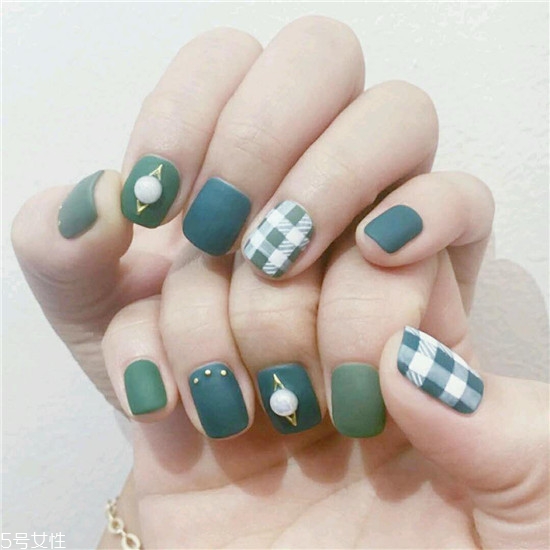 2018最新流行款純色美甲圖片 簡單耐看的美甲圖片漸變款式 2018最新流行款純色美甲圖片 簡單耐看的美甲圖片漸變款式