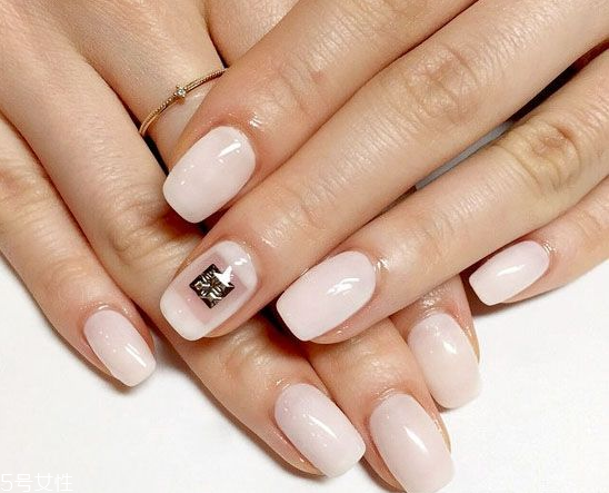 美甲裸粉色款式圖片2018 新款裸色美甲圖案大全 美甲裸粉色款式圖片2018 新款裸色美甲圖案大全