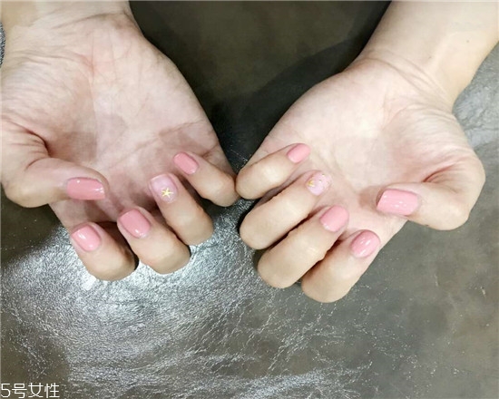 美甲裸粉色款式圖片2018 新款裸色美甲圖案大全 美甲裸粉色款式圖片2018 新款裸色美甲圖案大全