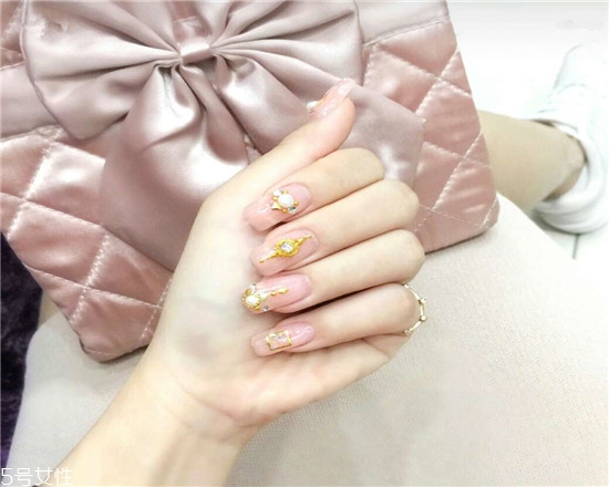 美甲裸粉色款式圖片2018 新款裸色美甲圖案大全 美甲裸粉色款式圖片2018 新款裸色美甲圖案大全