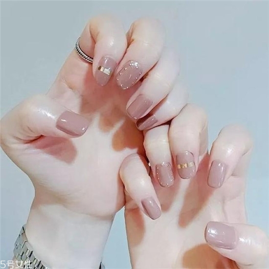 2022最流行的美甲什么顏色 2022簡約大氣的美甲圖片 2022最流行的美甲什么顏色 2022簡約大氣的美甲圖片