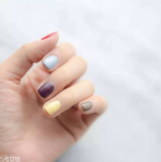 2018最新流行款純色美甲圖片 簡單耐看的美甲圖片漸變款式 2018最新流行款純色美甲圖片 簡單耐看的美甲圖片漸變款式