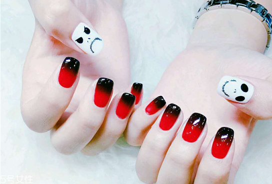 2018最新流行款純色美甲圖片 簡單耐看的美甲圖片漸變款式 2018最新流行款純色美甲圖片 簡單耐看的美甲圖片漸變款式