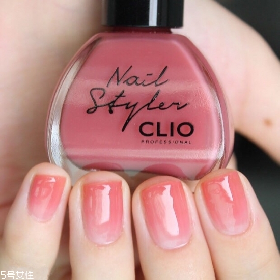 2018最新流行款純色美甲圖片 簡單耐看的美甲圖片漸變款式 2018最新流行款純色美甲圖片 簡單耐看的美甲圖片漸變款式