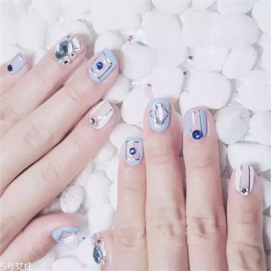 2022最流行的美甲什么顏色 2022簡約大氣的美甲圖片 2022最流行的美甲什么顏色 2022簡約大氣的美甲圖片