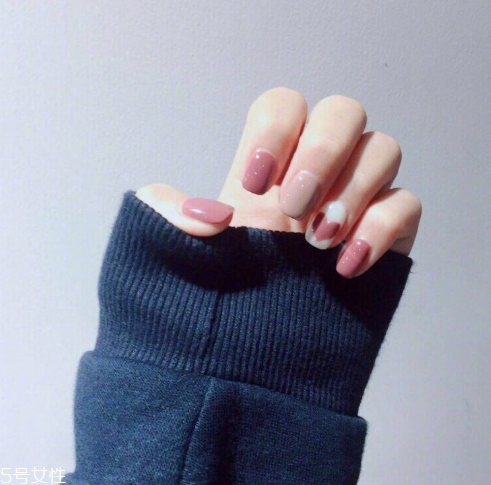 深色美甲圖片2022款式 美甲圖片2022款式顯氣質(zhì) 深色美甲圖片2022款式 美甲圖片2022款式顯氣質(zhì)