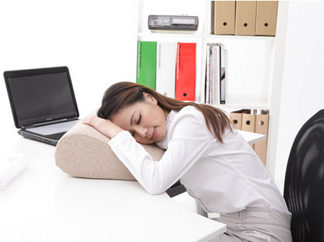 美瞳睡覺忘摘了會怎么樣 美瞳不宜過長時間佩戴 美瞳睡覺忘摘了會怎么樣 美瞳不宜過長時間佩戴