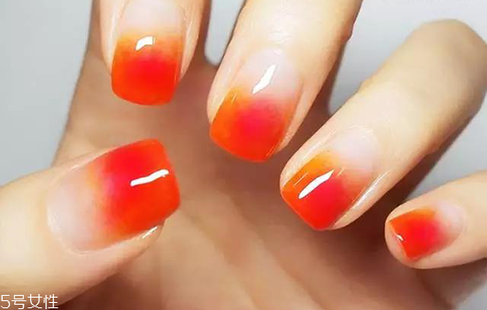 備孕期間可以做指甲嗎 2018漸變色美甲圖片大全集 備孕期間可以做指甲嗎 2018漸變色美甲圖片大全集