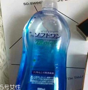 美瞳和隱形眼鏡的護(hù)理液一樣嗎 美瞳沒有護(hù)理液拿什么泡 美瞳和隱形眼鏡的護(hù)理液一樣嗎 美瞳沒有護(hù)理液拿什么泡