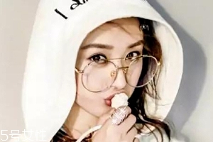 戴眼鏡好看還是不戴眼鏡好看？寬眼距戴眼鏡很精致