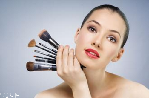 化妝步驟的正確步驟 新手化妝需要的基本用品 化妝步驟的正確步驟 新手化妝需要的基本用品