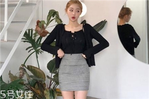 包臀短裙配什么上衣？撩人不止一點點