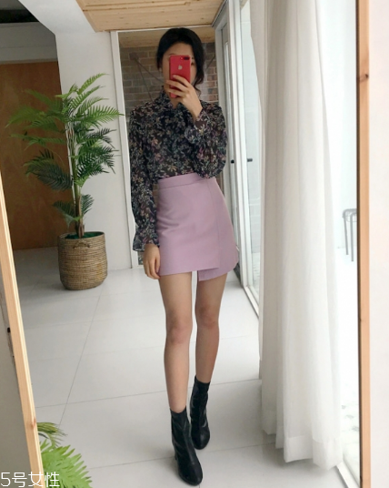 包臀短裙配什么上衣？撩人不止一點點