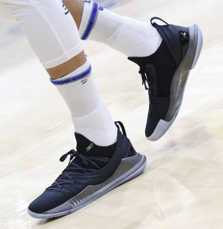 under armour curry 5庫(kù)里五代戰(zhàn)靴多少錢(qián)？