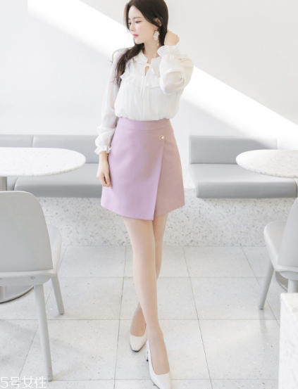 粉色短裙配什么鞋子？少女感爆棚穿搭