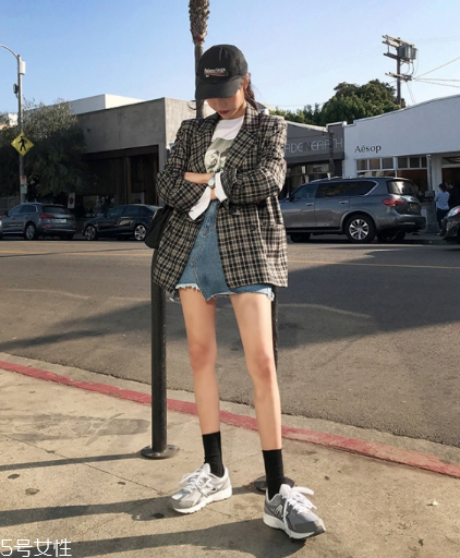 牛仔短裙搭配什么鞋？瞬間變身萌萌少女