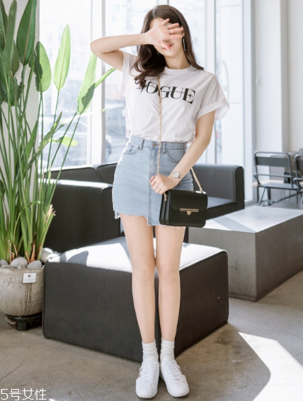 牛仔短裙搭配什么鞋？瞬間變身萌萌少女