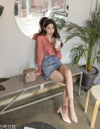 牛仔短裙搭配什么鞋？瞬間變身萌萌少女
