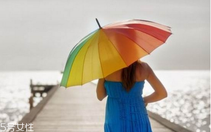 什么太陽(yáng)傘防紫外線最好 教你鑒別什么太陽(yáng)傘能防紫外線 什么太陽(yáng)傘防紫外線最好 教你鑒別什么太陽(yáng)傘能防紫外線