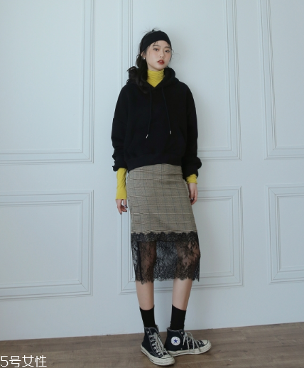 蕾絲半身裙配什么上衣好看？瞬間氣質(zhì)脫俗