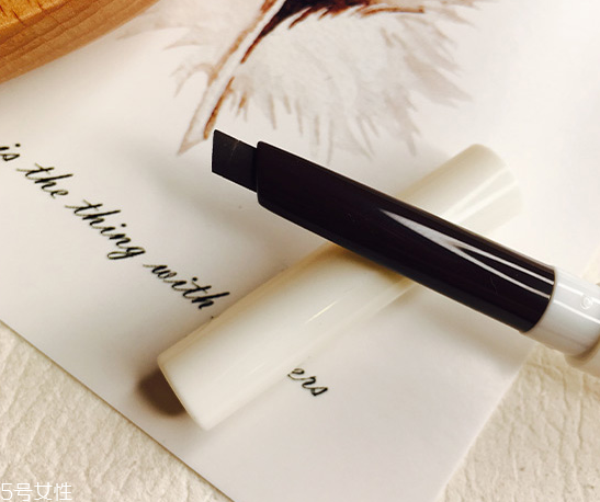 眼距太寬怎么畫眼線？眼頭尖角全描黑