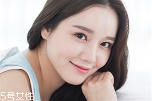 珍珠膏需要卸妝嗎 珍珠膏和bb霜的區(qū)別 珍珠膏需要卸妝嗎 珍珠膏和bb霜的區(qū)別