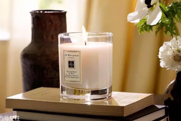 香薰蠟燭可以護(hù)膚嗎？燭油冷卻后能按摩肌膚