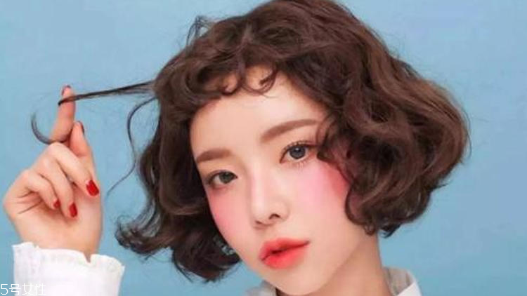 1分鐘扎頭發(fā)的方法 三種豐盈好看的懶人扎發(fā)發(fā)型 1分鐘扎頭發(fā)的方法 三種豐盈好看的懶人扎發(fā)發(fā)型